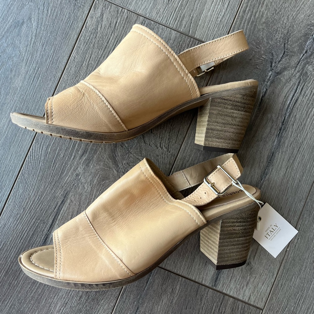 Sophia Milano Made in Italy Dress shoe with heel NWT - Picture 3 of 5